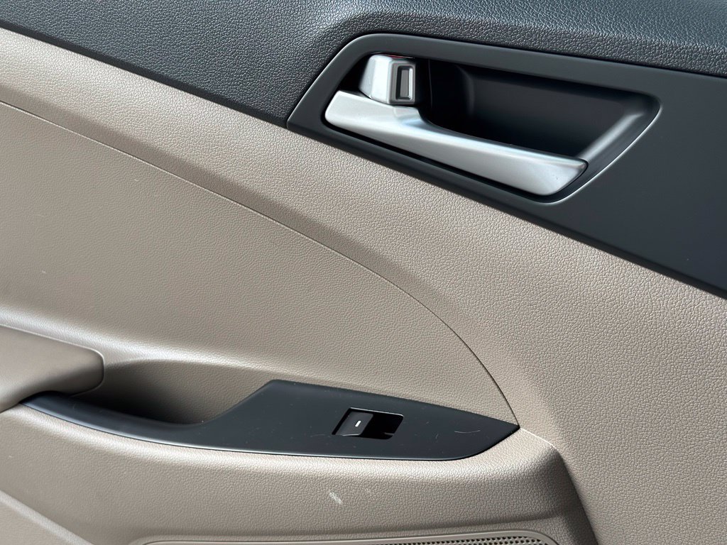 Used 2019 Hyundai Tucson Value FWD image 16