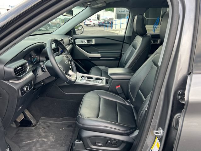 Used 2023 Ford Explorer XLT w/ Equipment Group 202A AWD/4WD image 4