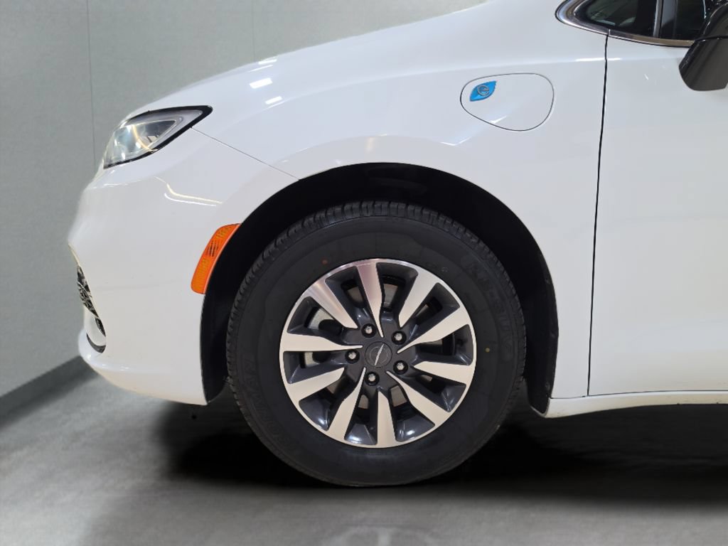 Used 2024 Chrysler Pacifica Limited FWD image 26