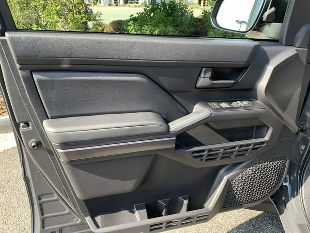 Used 2025 Toyota 4Runner SR5 AWD/4WD image 17