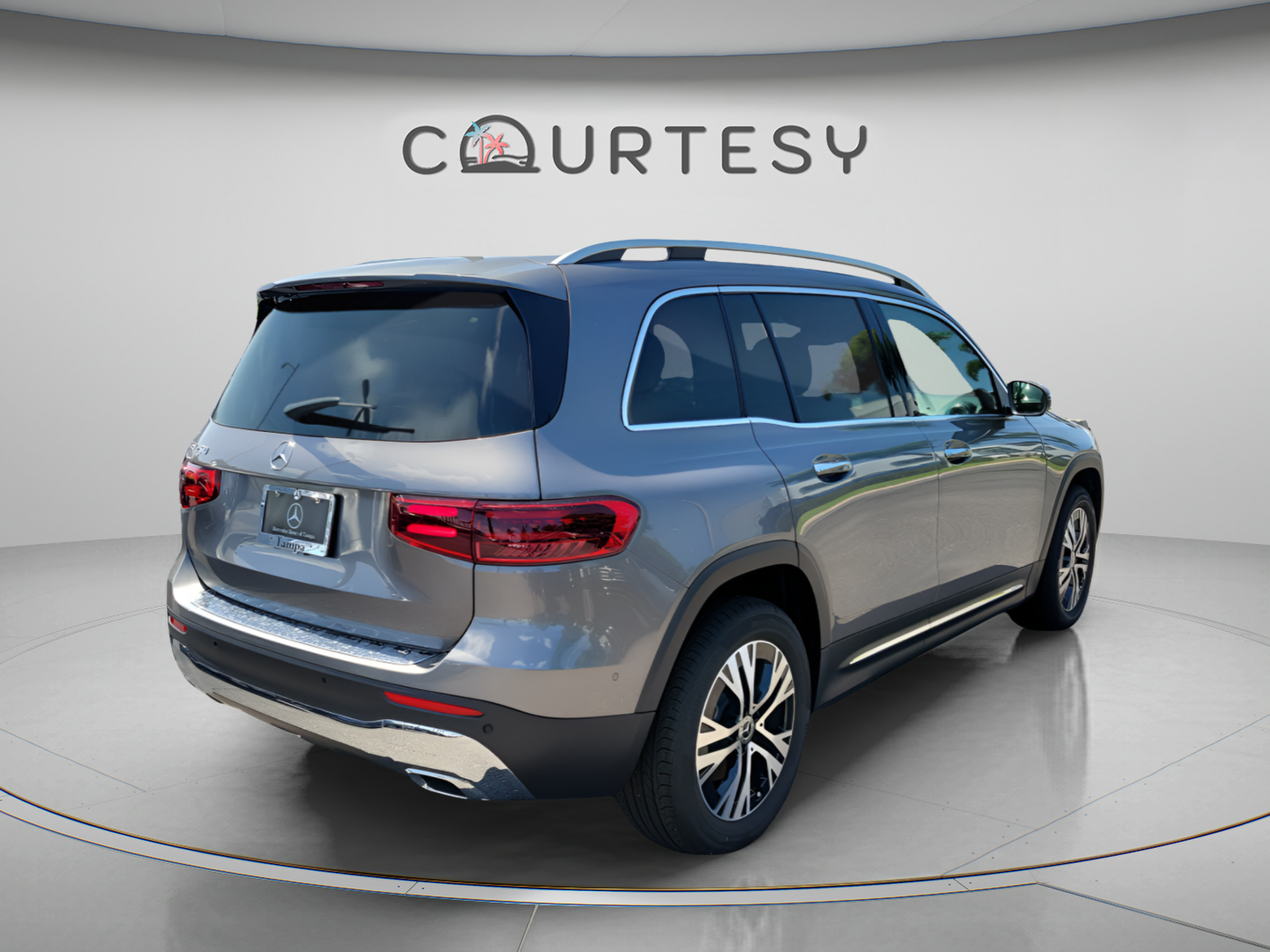 Used 2026 Mercedes-Benz GLB 250 w/ Exclusive Package image 3