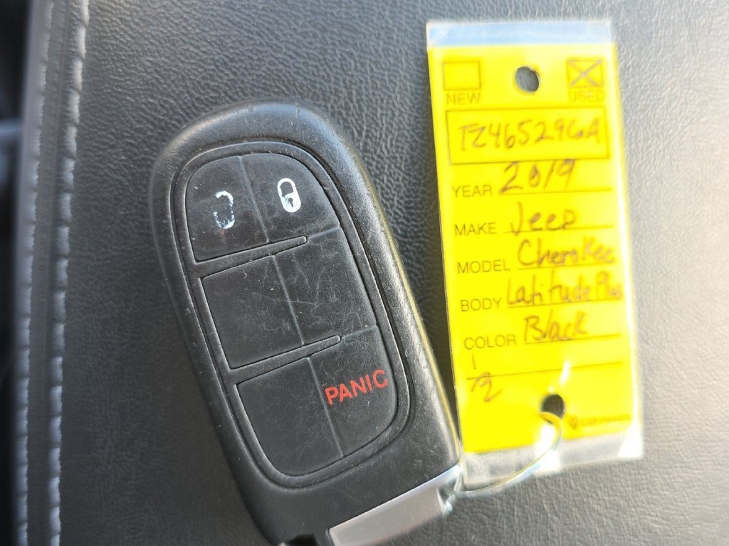 Used 2019 Jeep Cherokee Latitude Plus AWD/4WD image 23