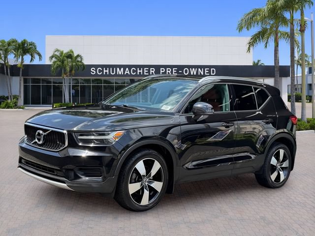 Used 2020 Volvo XC40 T4 Momentum FWD image 3