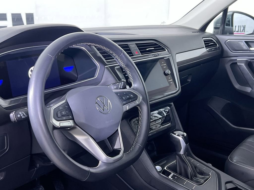 Used 2024 Volkswagen Tiguan SE image 25