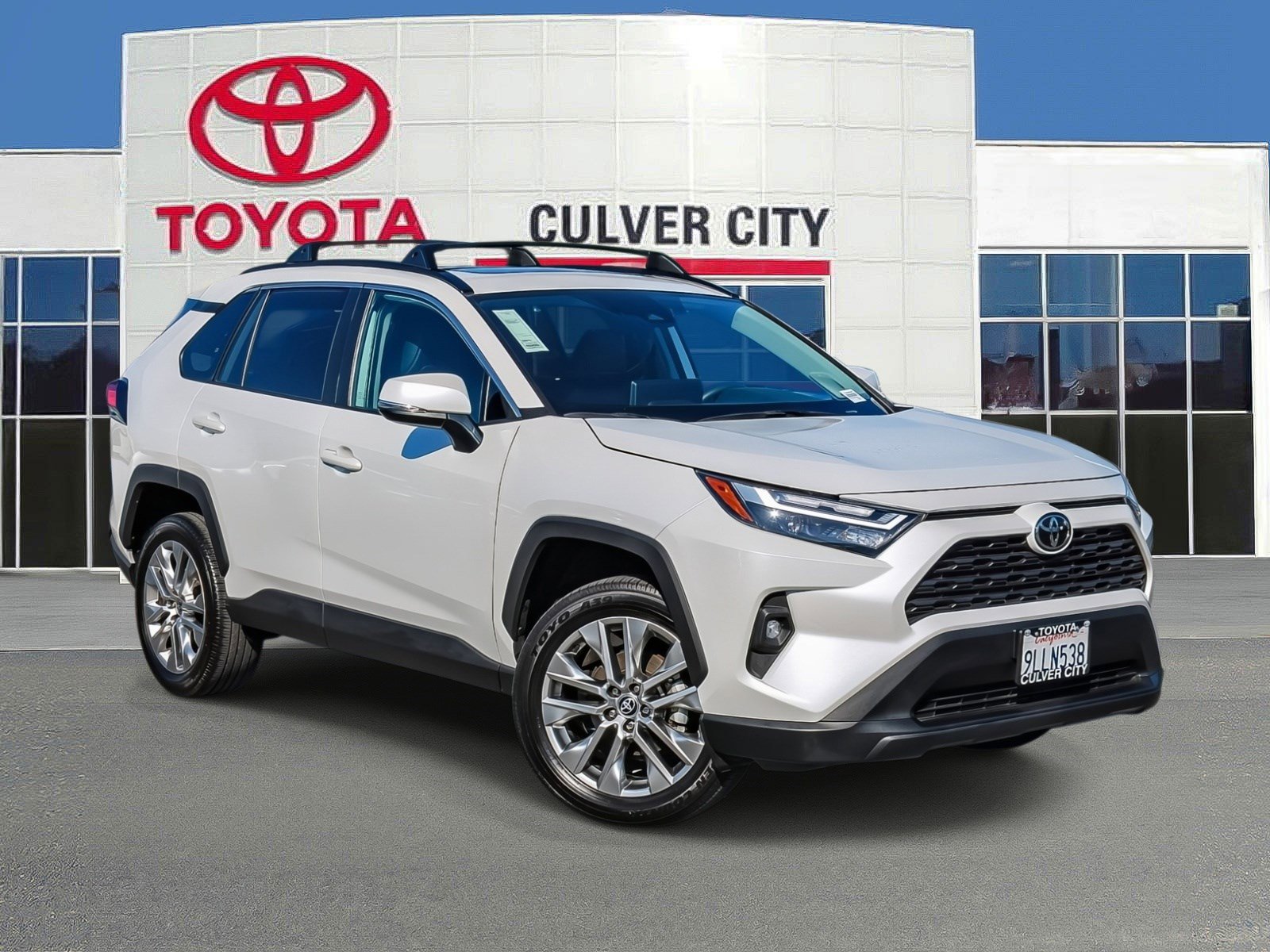 Used 2024 Toyota RAV4 XLE Premium image 1