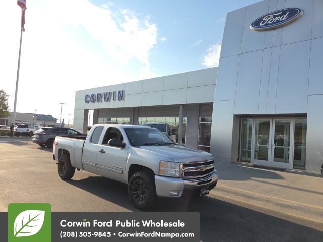 Used 2011 Chevrolet Silverado 1500 LT w/ All-Star Edition AWD/4WD image 2
