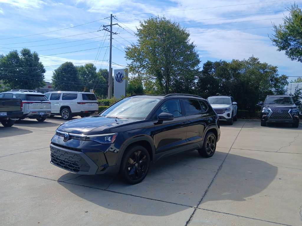 New 2027 Volkswagen Taos SE FWD image 3