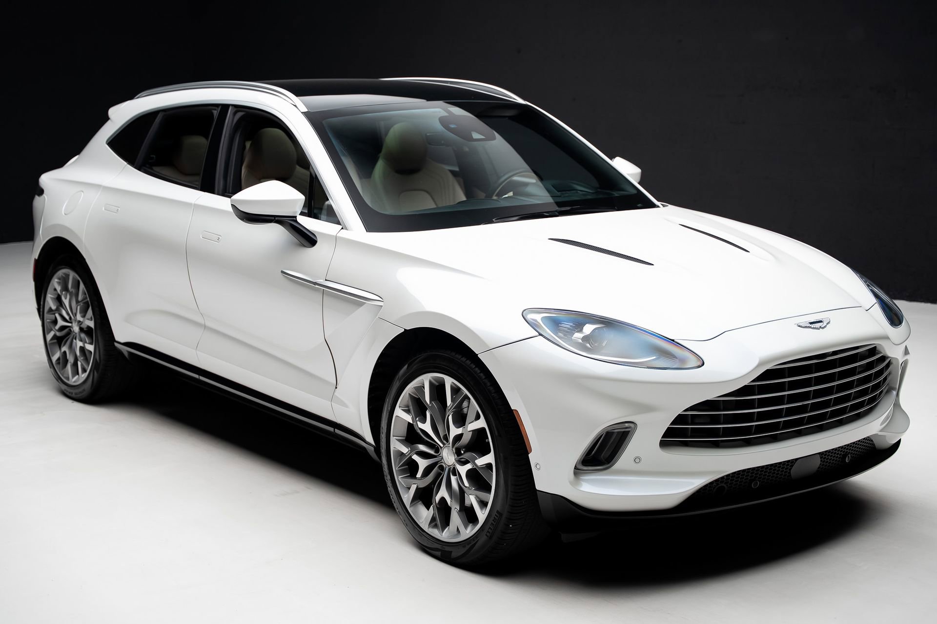 Used 2021 Aston Martin DBX AWD/4WD image 39