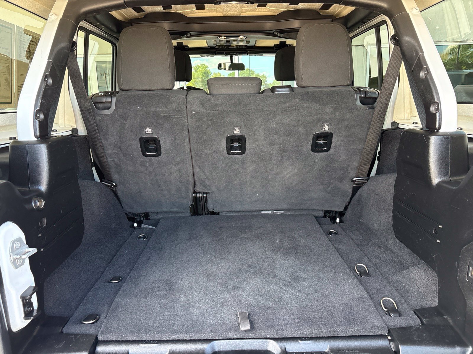 Used 2020 Jeep Wrangler Unlimited Sahara AWD/4WD image 16
