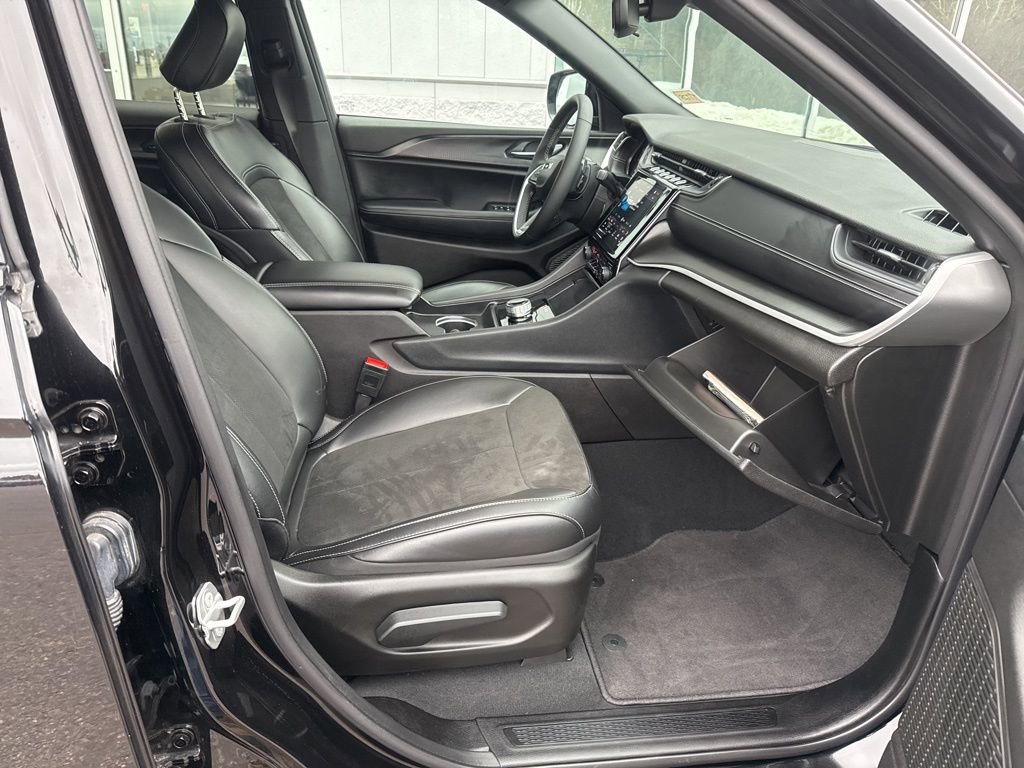 Used 2024 Jeep Grand Cherokee L Altitude image 24