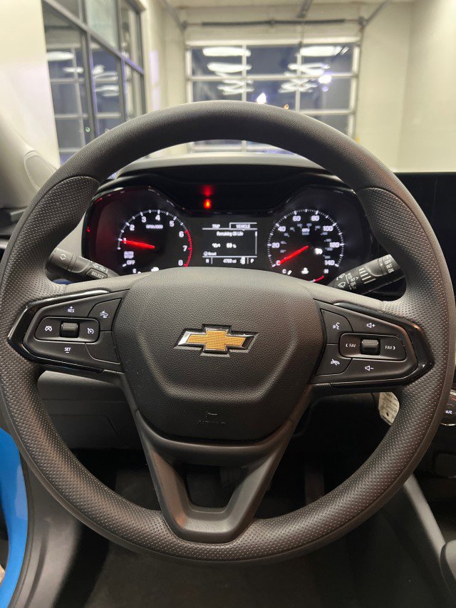 Used 2025 Chevrolet Trax LS w/ LS Convenience Package image 18