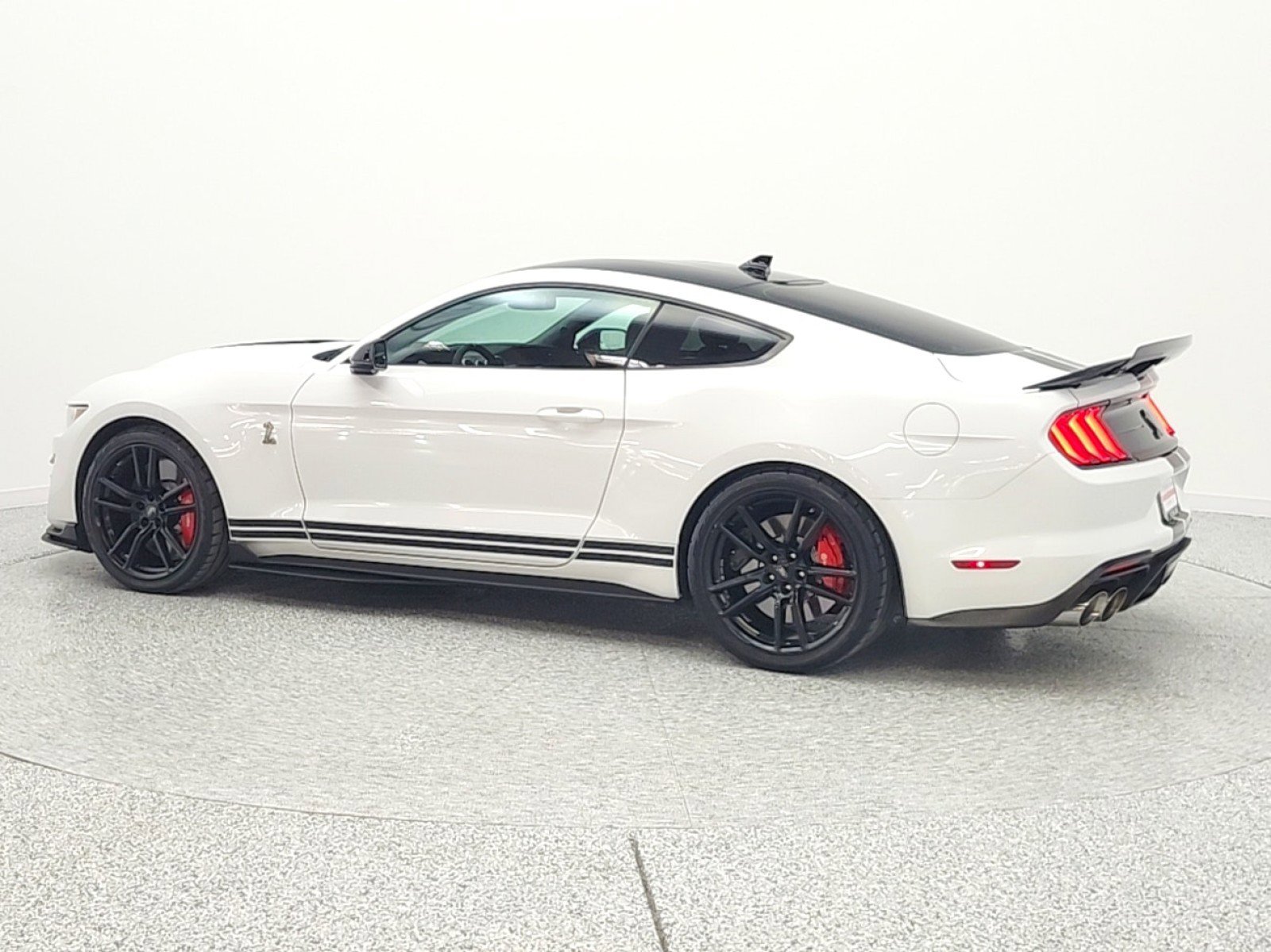 Used 2021 Ford Mustang Shelby GT500 w/ Technology Package RWD image 8