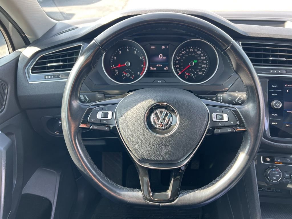 Used 2018 Volkswagen Tiguan SE w/ Panoramic Sunroof Package image 16