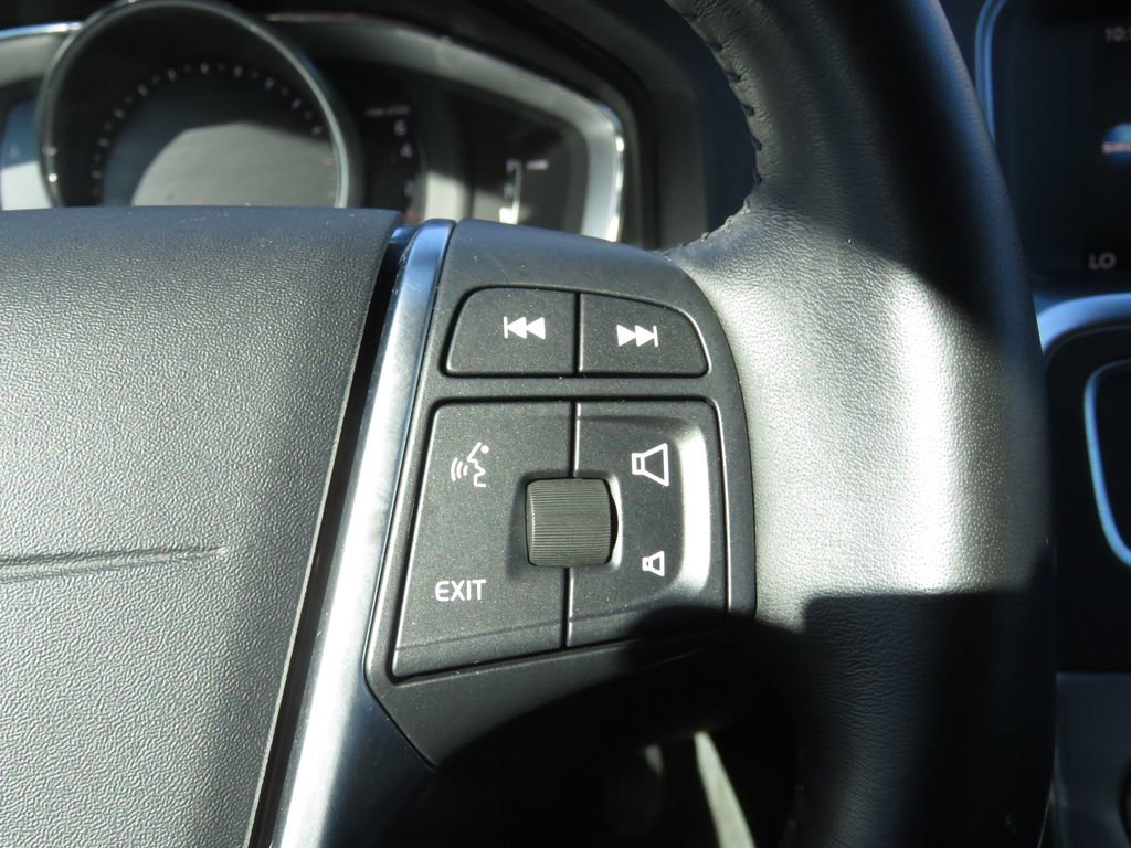 Used 2018 Volvo S60 T5 Inscription image 22