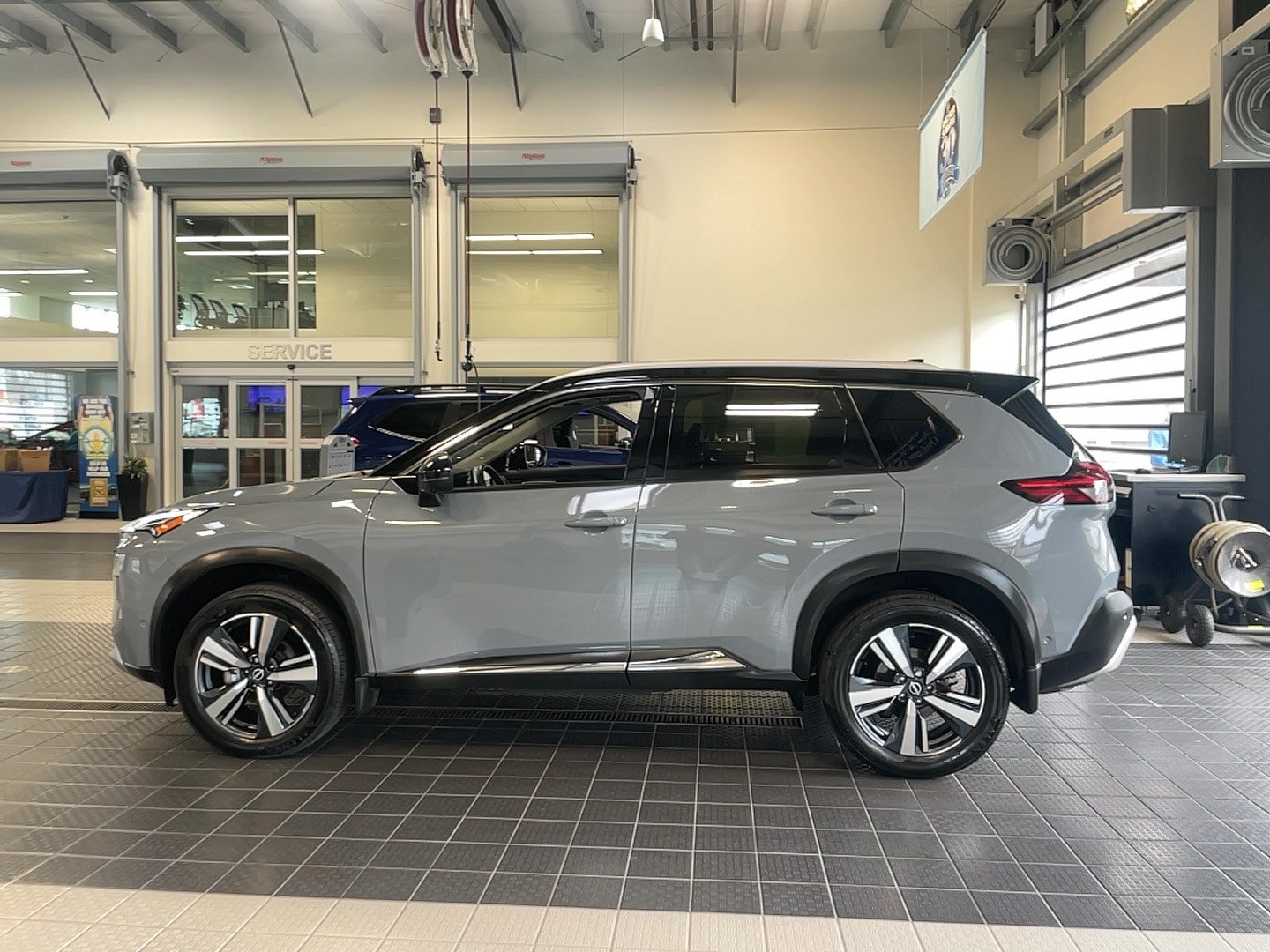 Used 2023 Nissan Rogue Platinum AWD/4WD image 4