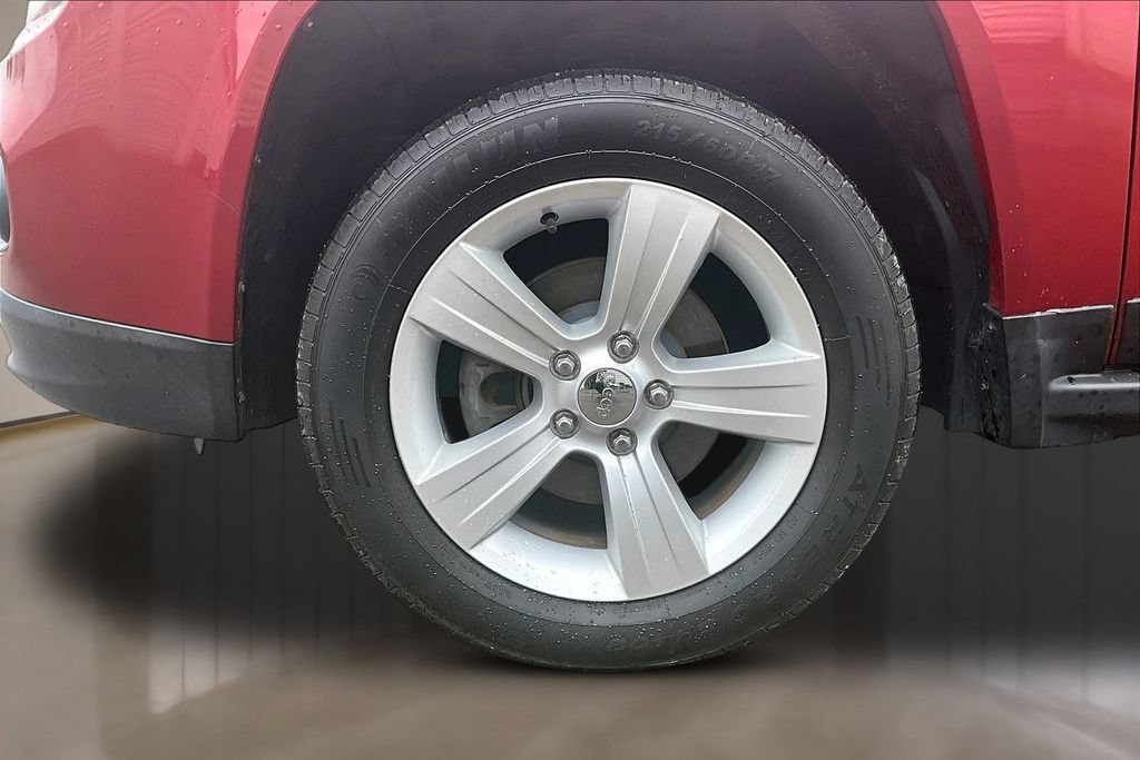 Used 2014 Jeep Compass Latitude FWD image 9