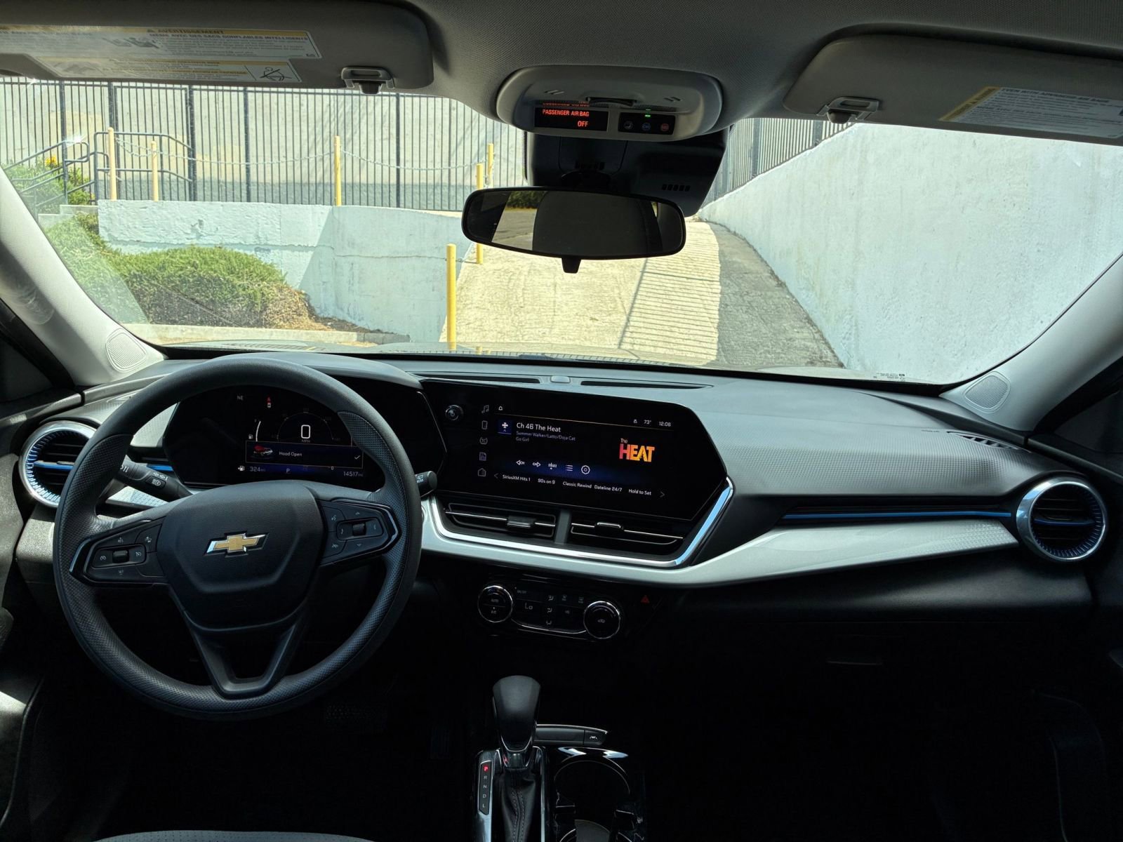 Used 2025 Chevrolet Trax LT image 32