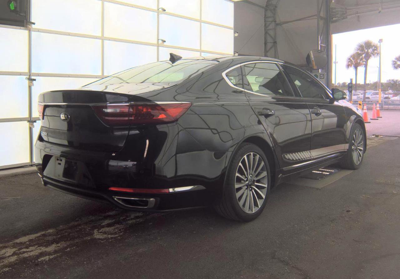Used 2017 Kia Cadenza Premium w/ Luxury Package FWD image 5
