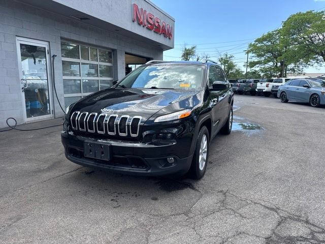 Used 2018 Jeep Cherokee Latitude Plus w/ Cold Weather Group AWD/4WD image 5