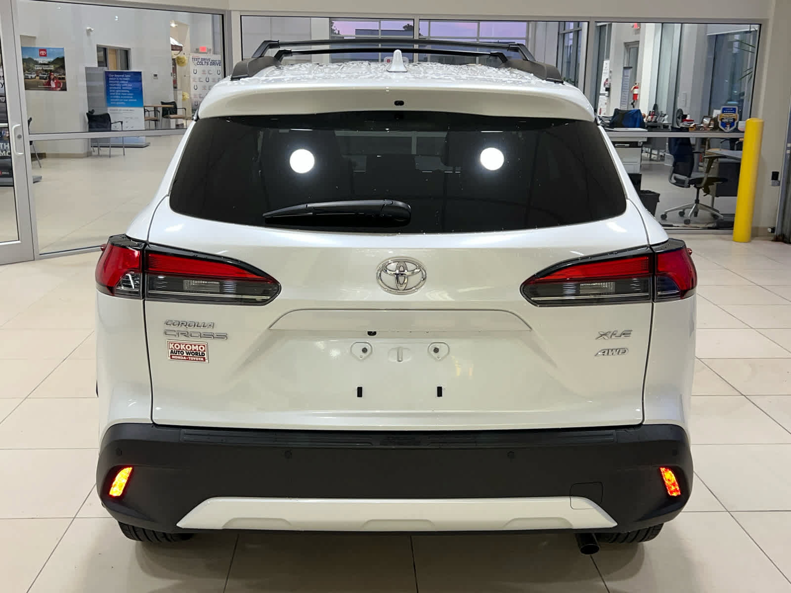 Used 2024 Toyota Corolla Cross XLE w/ Convenience Package AWD/4WD image 18
