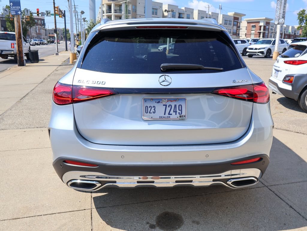 Used 2023 Mercedes-Benz GLC 300 4MATIC image 4