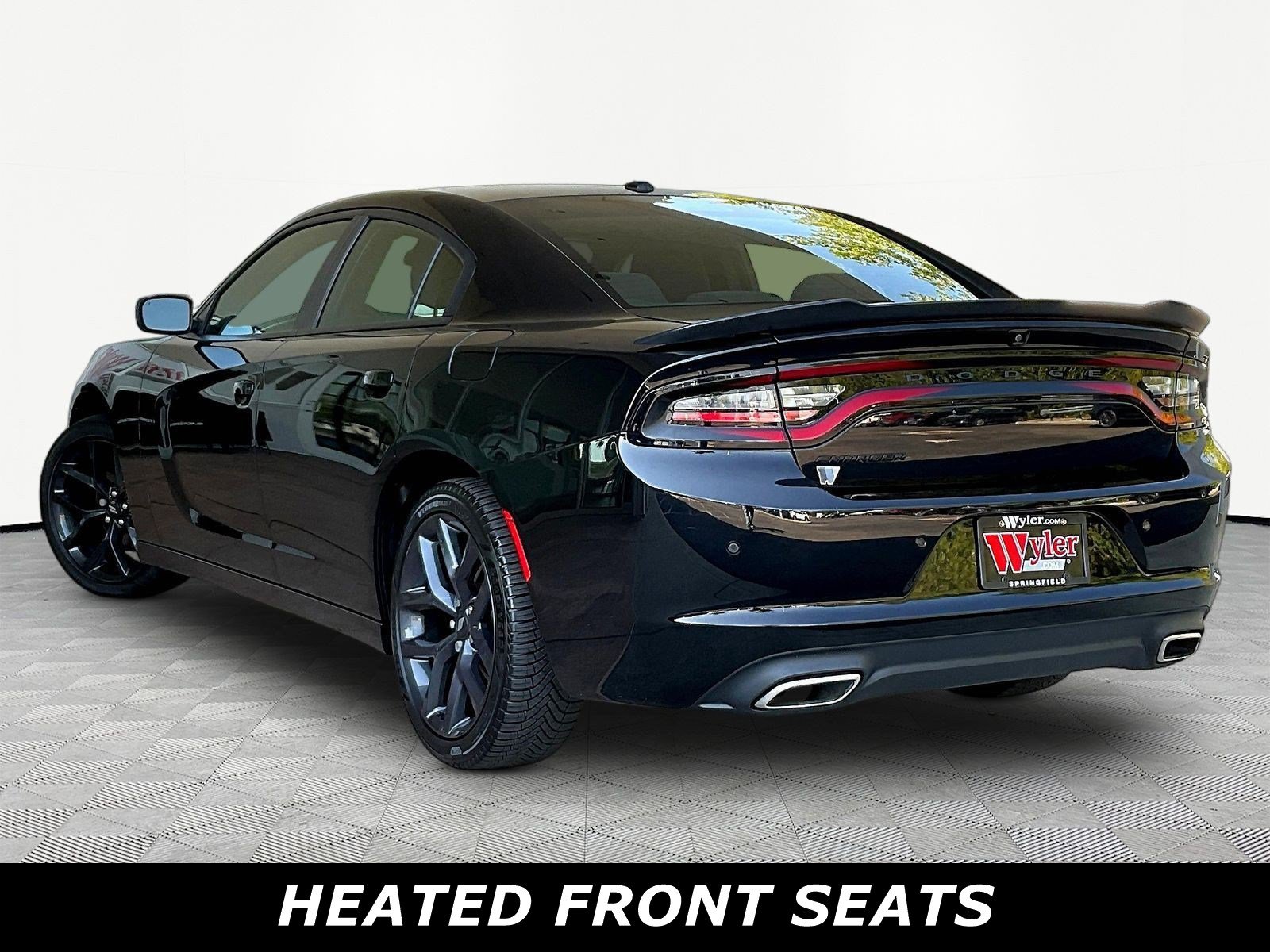 Used 2021 Dodge Charger SXT w/ Blacktop Package RWD image 4