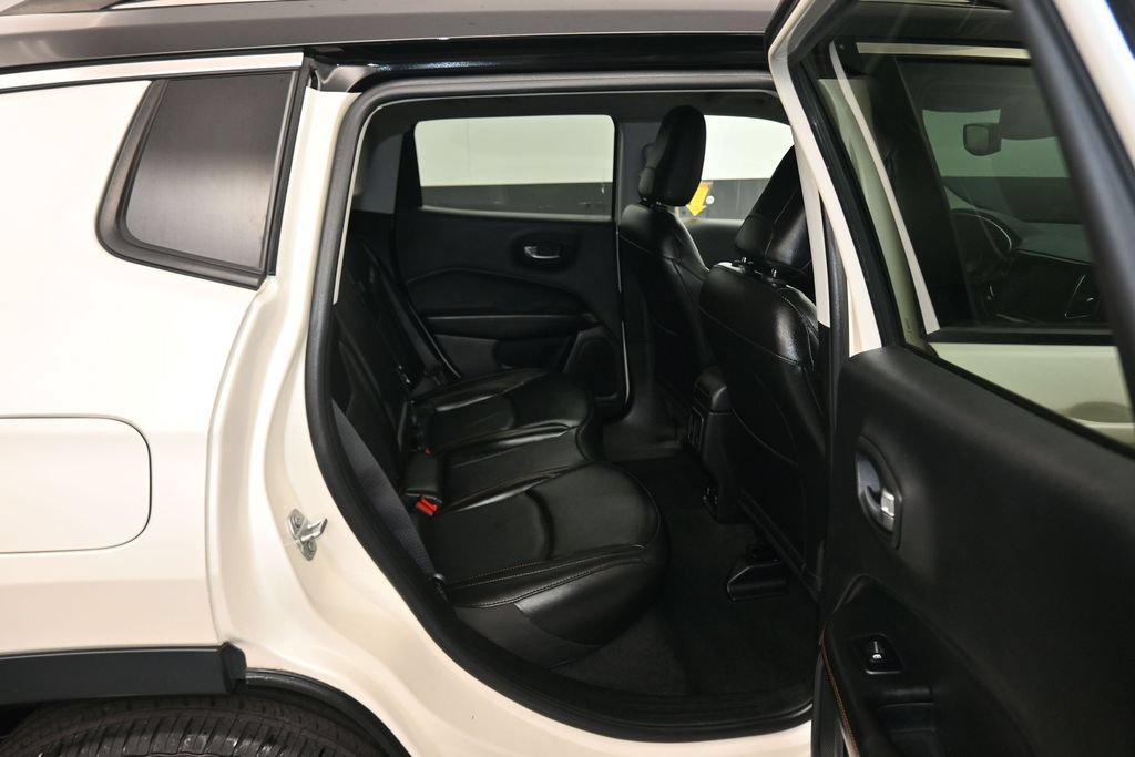 Used 2020 Jeep Compass Limited w/ Premium Lighting Group AWD/4WD image 34