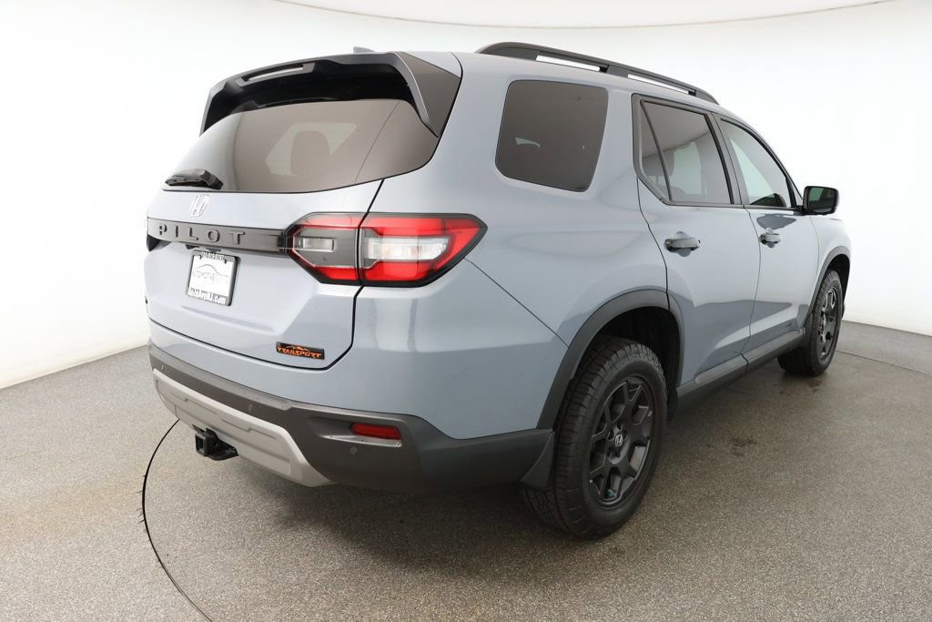 Used 2025 Honda Pilot TrailSport image 4