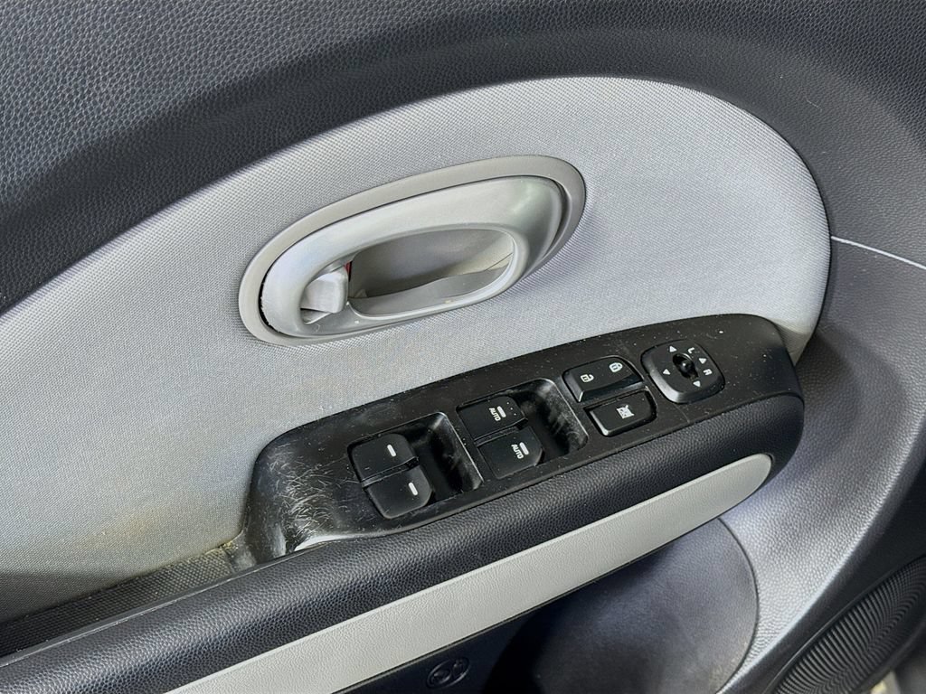 Used 2015 Kia Soul + FWD image 17