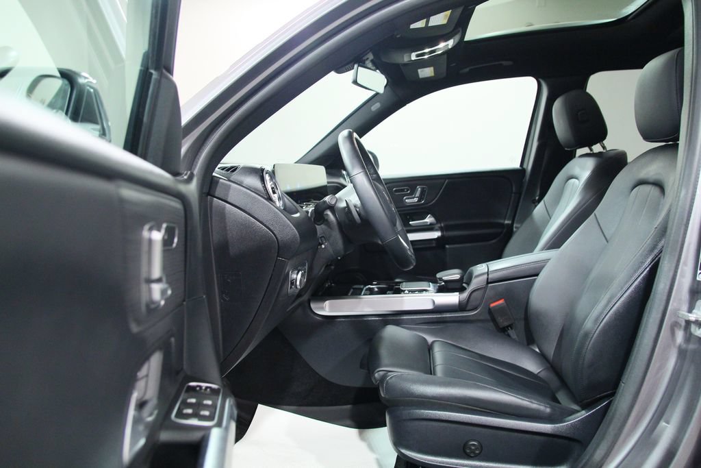 Used 2023 Mercedes-Benz GLB 250 4MATIC image 5
