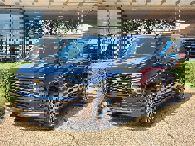 New 2026 Chevrolet Suburban High Country image 3