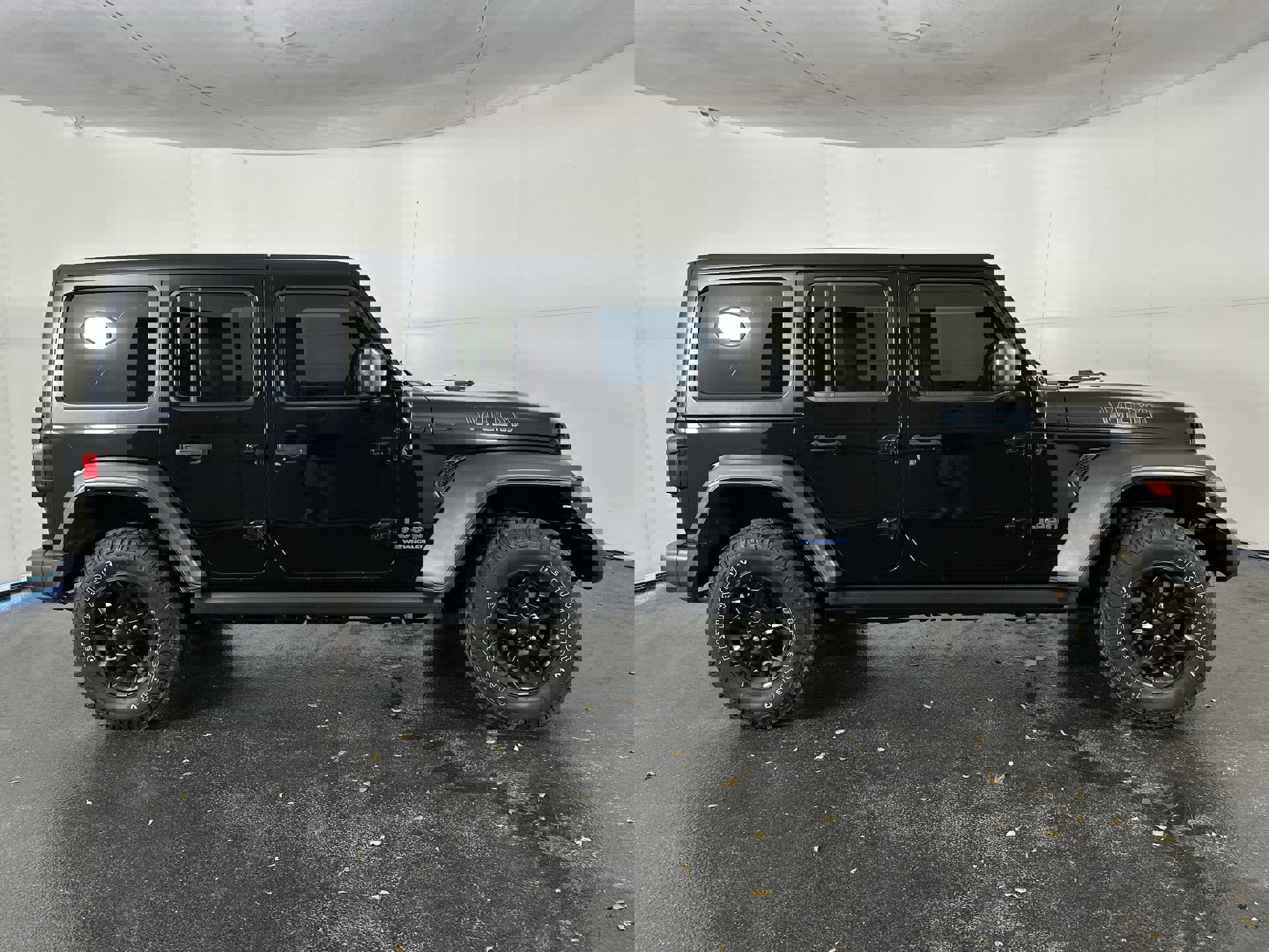 Used 2023 Jeep Wrangler Unlimited w/ Cold Weather Group image 13