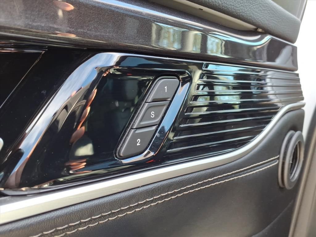 Used 2023 Jeep Wagoneer 4WD w/ Premium Group I image 17