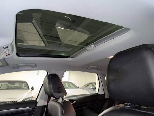 Used 2024 Volkswagen Jetta SE w/ Panoramic Sunroof Package image 21