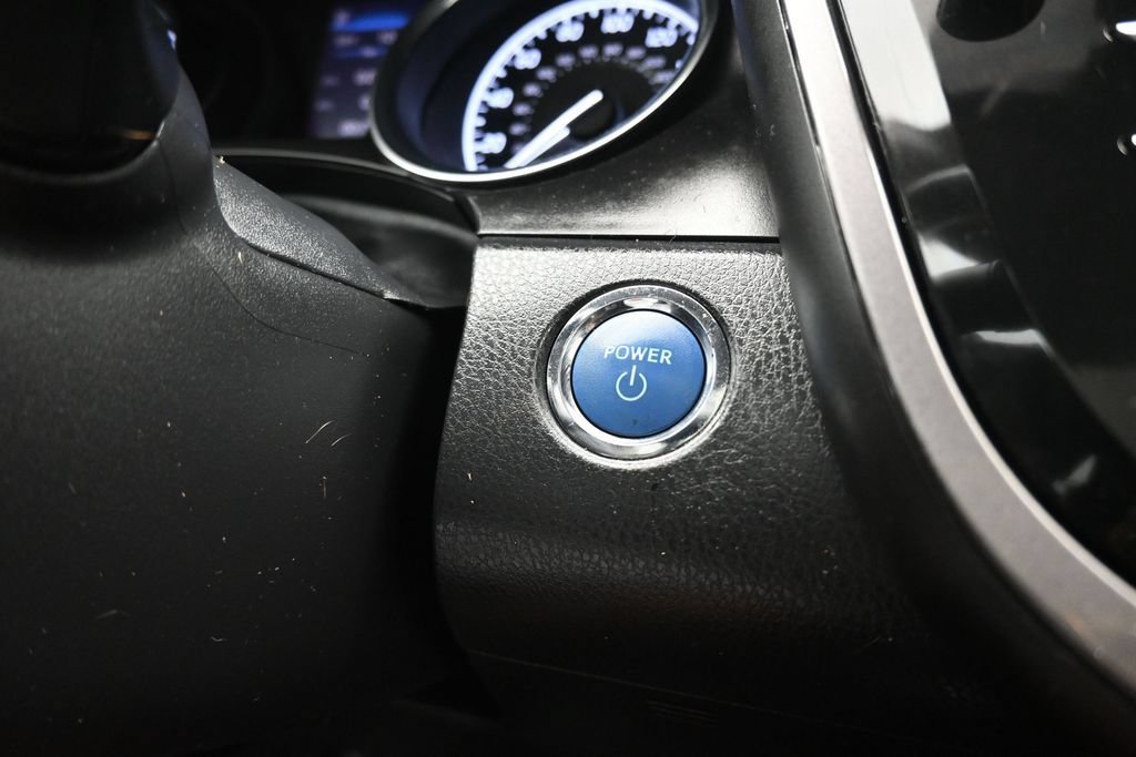 Used 2020 Toyota Camry SE w/ Sunroof Package FWD image 26