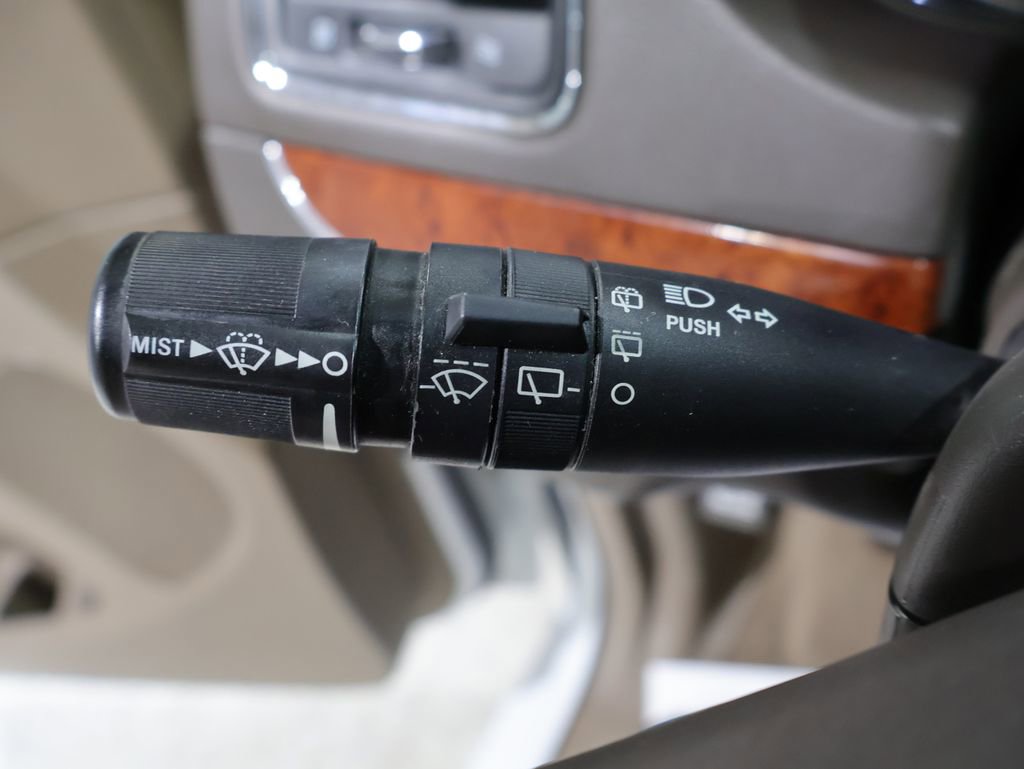 Used 2015 Chrysler Town & Country Touring w/ Driver Convenience Group FWD image 39