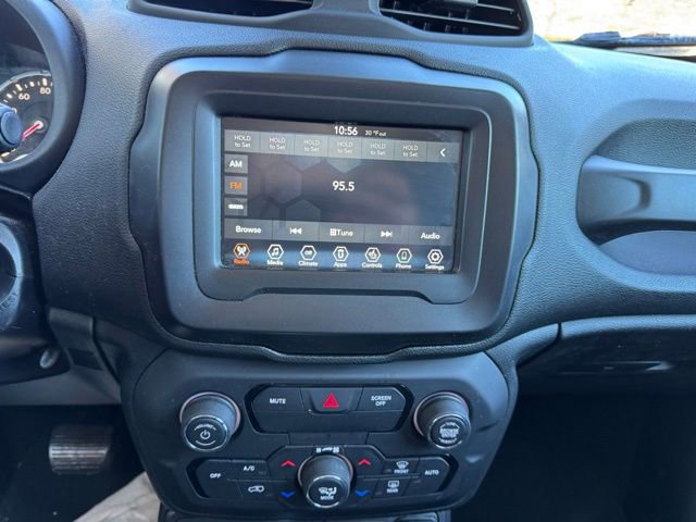 Used 2019 Jeep Renegade Latitude w/ Cold Weather Group image 19