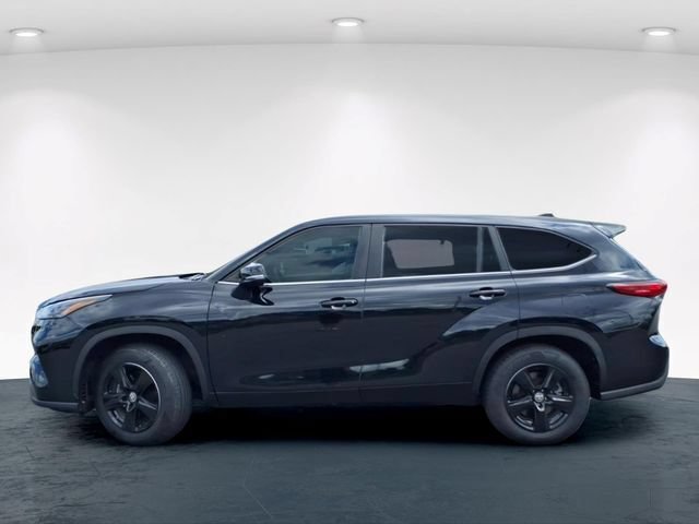 Used 2023 Toyota Highlander LE FWD image 16