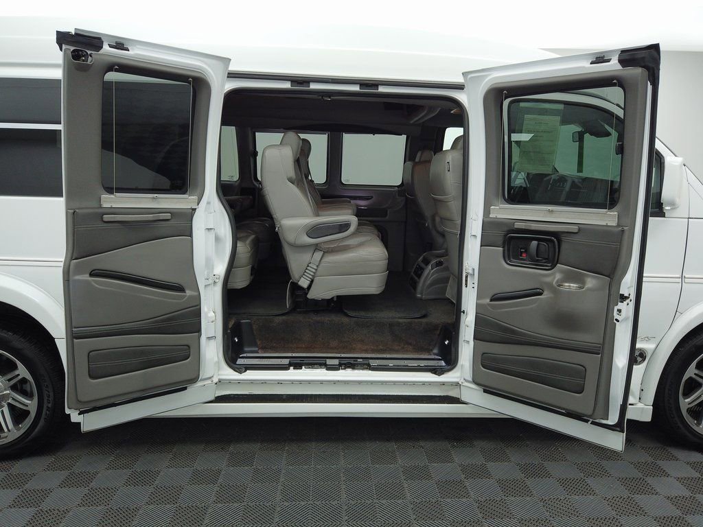 Used 2020 GMC Savana 2500 Extended w/ Enhanced Convenience Package image 44