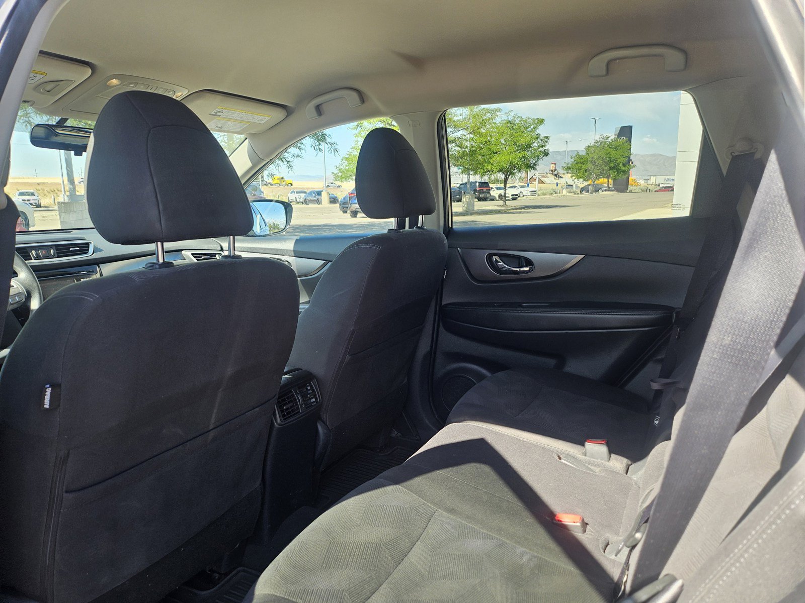Used 2016 Nissan Rogue SV AWD/4WD image 16