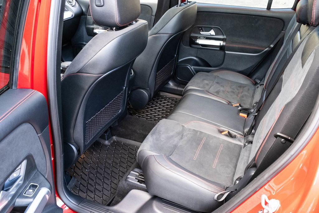 Used 2021 Mercedes-Benz GLB 250 4MATIC image 27