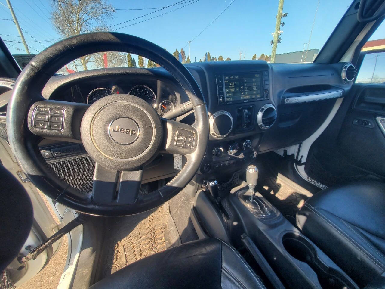 Used 2017 Jeep Wrangler Unlimited Rubicon w/ Cold Weather Group AWD/4WD image 9