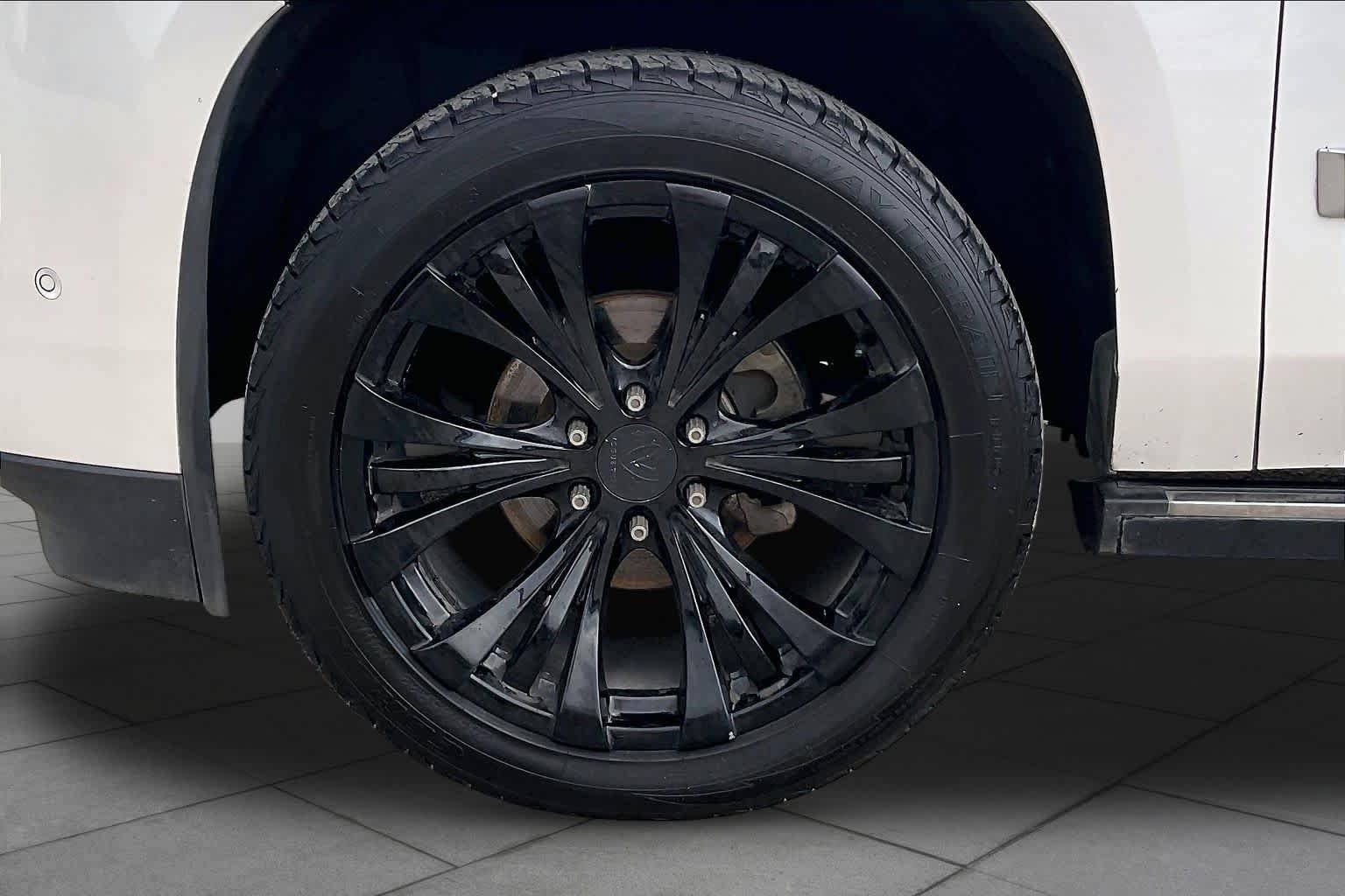 Used 2017 Cadillac Escalade Premium Luxury RWD image 10