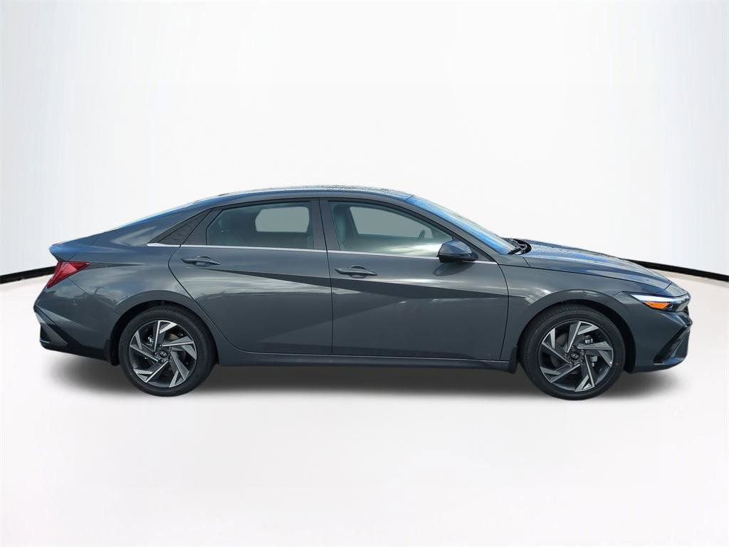 New 2026 Hyundai Elantra Limited image 4