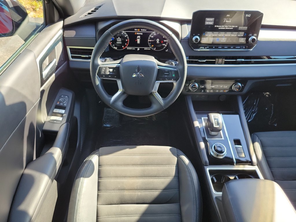 Used 2023 Mitsubishi Outlander SE Black Edition FWD image 18