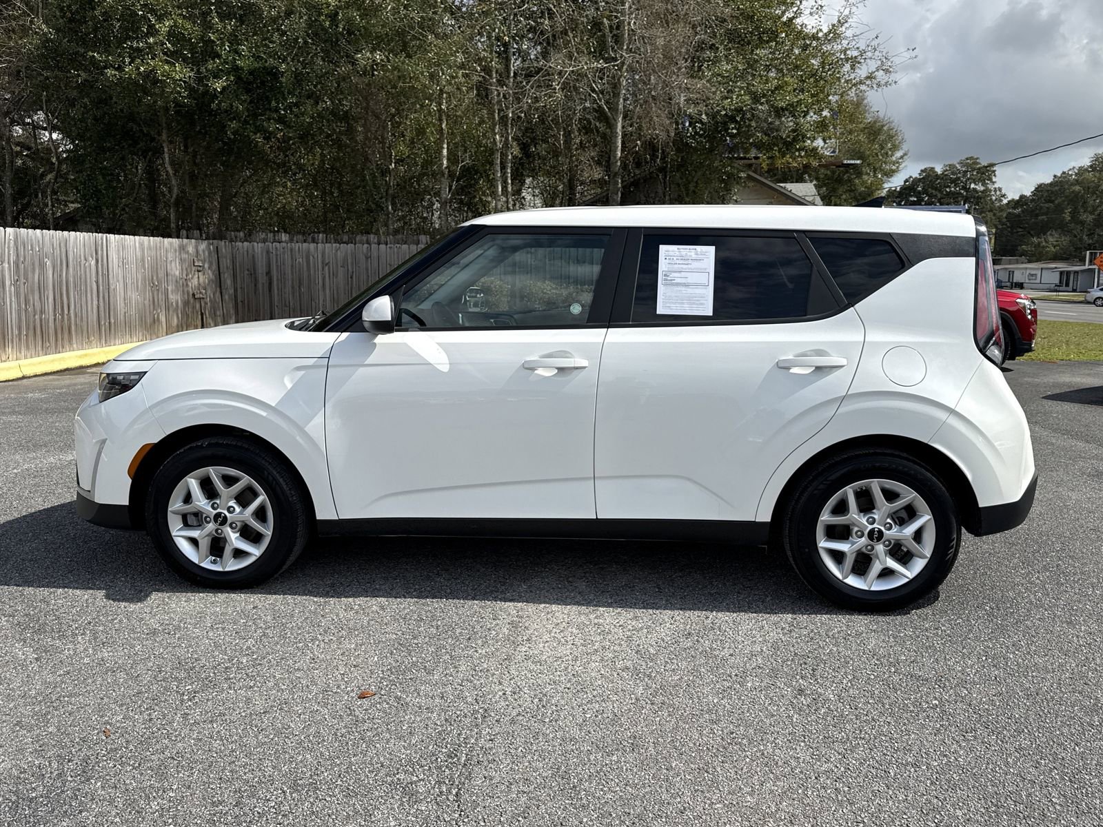 Used 2024 Kia Soul LX w/ LX Technology Package image 2