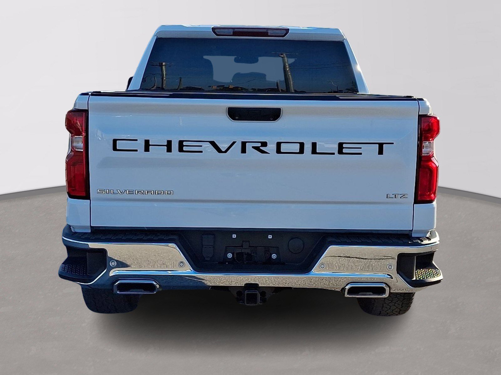 Used 2023 Chevrolet Silverado 1500 LTZ w/ Z71 Off-Road Package image 5