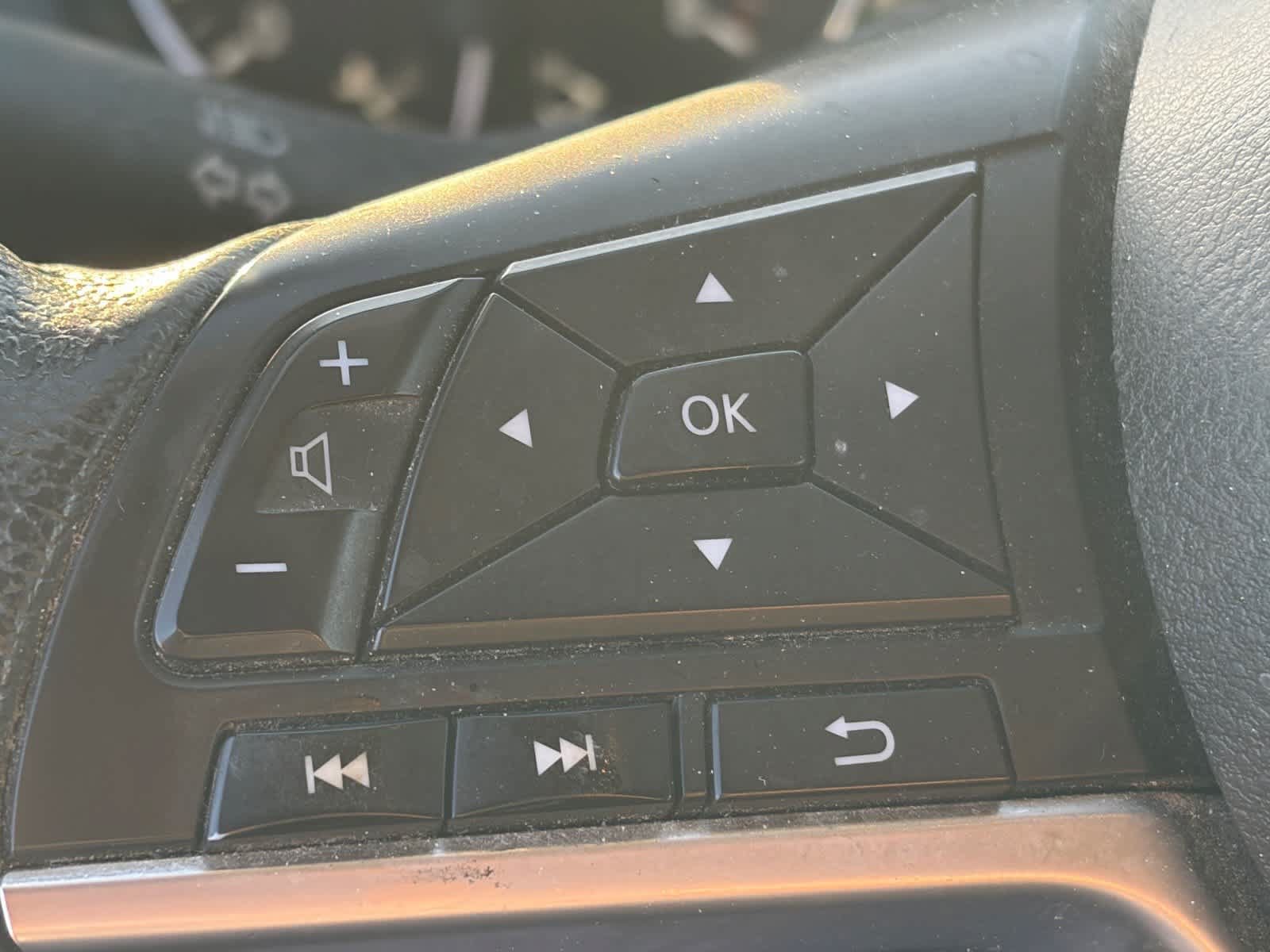 Used 2020 Nissan Rogue SV FWD image 8