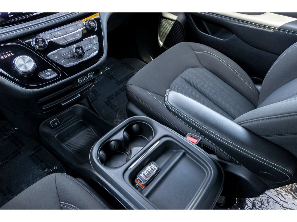 Used 2024 Chrysler Pacifica Touring FWD image 29