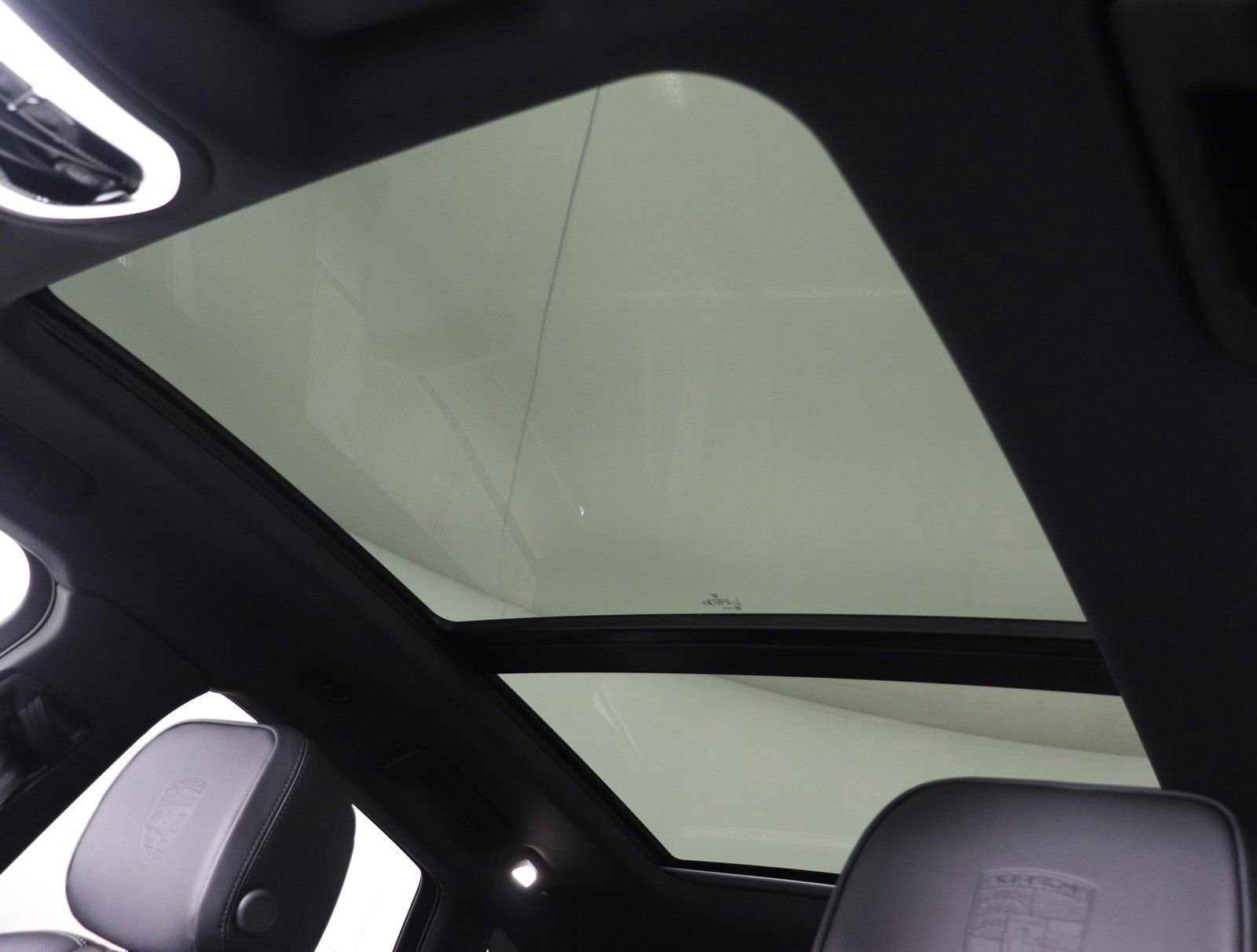 Certified 2025 Porsche Macan image 19